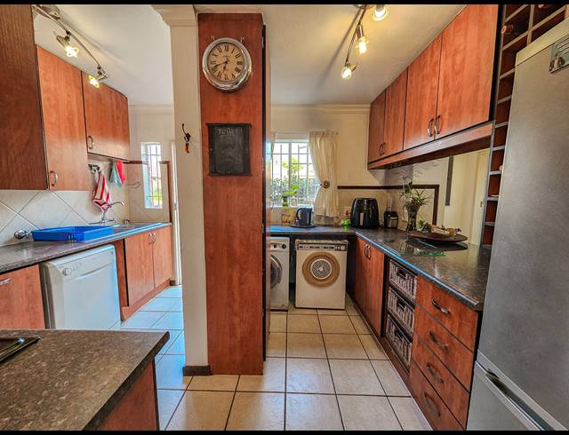 3 BEDROOM DUPLEX FOR SALE IN DIE HOEWES